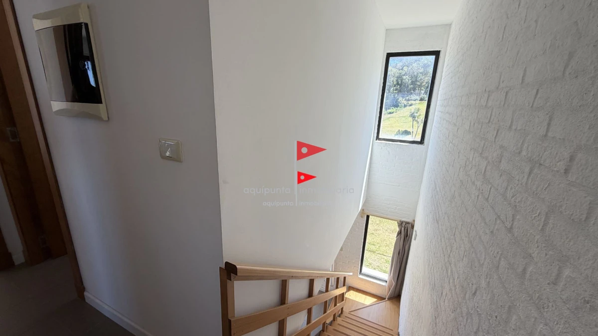 Casa ID.150 - Amplia Casa con 4 Dormitorios y Vista al Mar - Punta Colorada