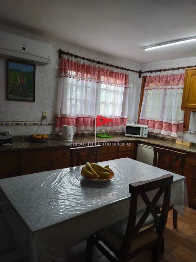 Casa ID.99 - Venta casa Piriapolis 5 dormitorios 3 baños barrio Country