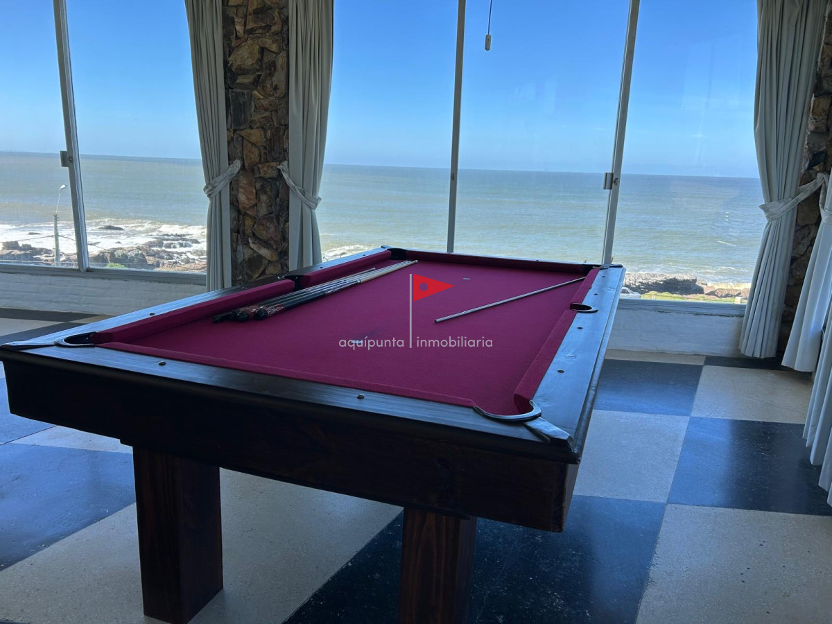 Casa ID.73 - Casa de 2 pisos 3 dormitorios 2 baños frente al mar en venta en Punta Colorada