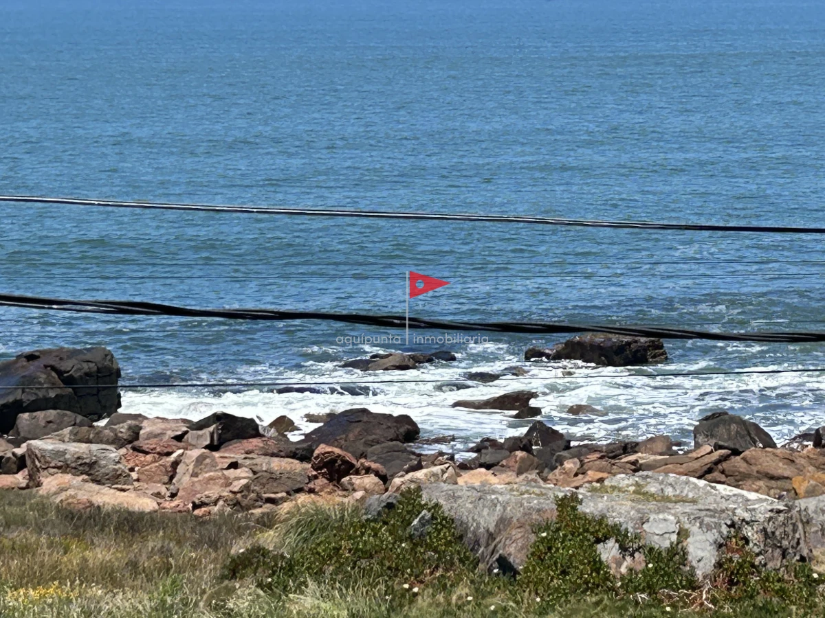 Casa ID.96 - Venta hermosa casa Punta Colorada frente al mar 3 dormitorios 2 baños