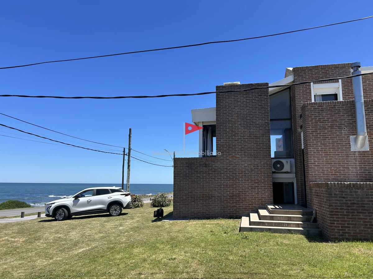 Casa ID.96 - Venta hermosa casa Punta Colorada frente al mar 3 dormitorios 2 baños