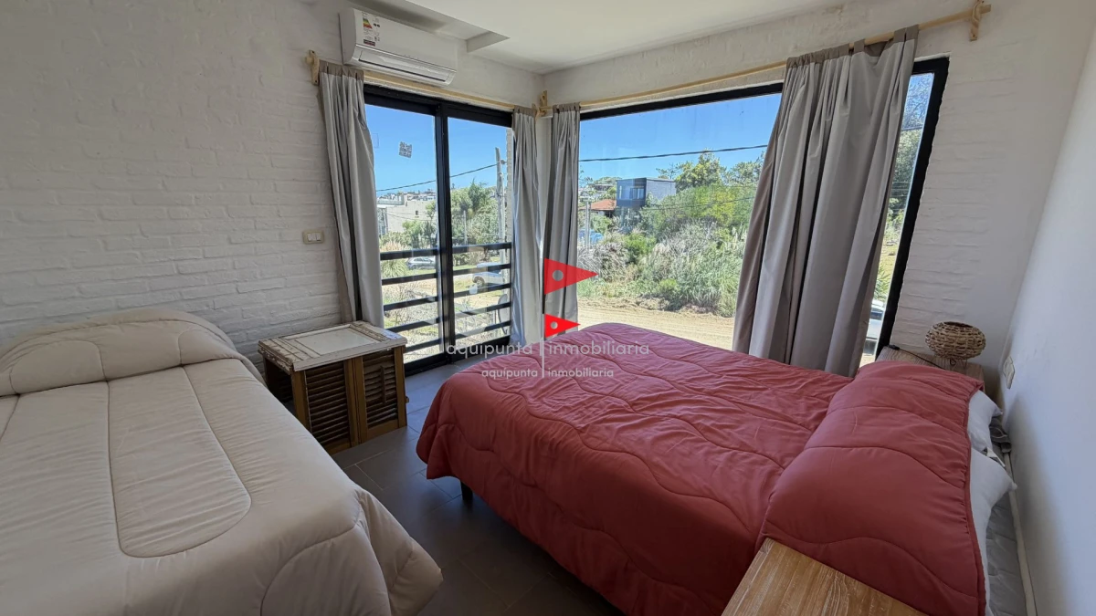 Casa ID.150 - Amplia Casa con 4 Dormitorios y Vista al Mar - Punta Colorada