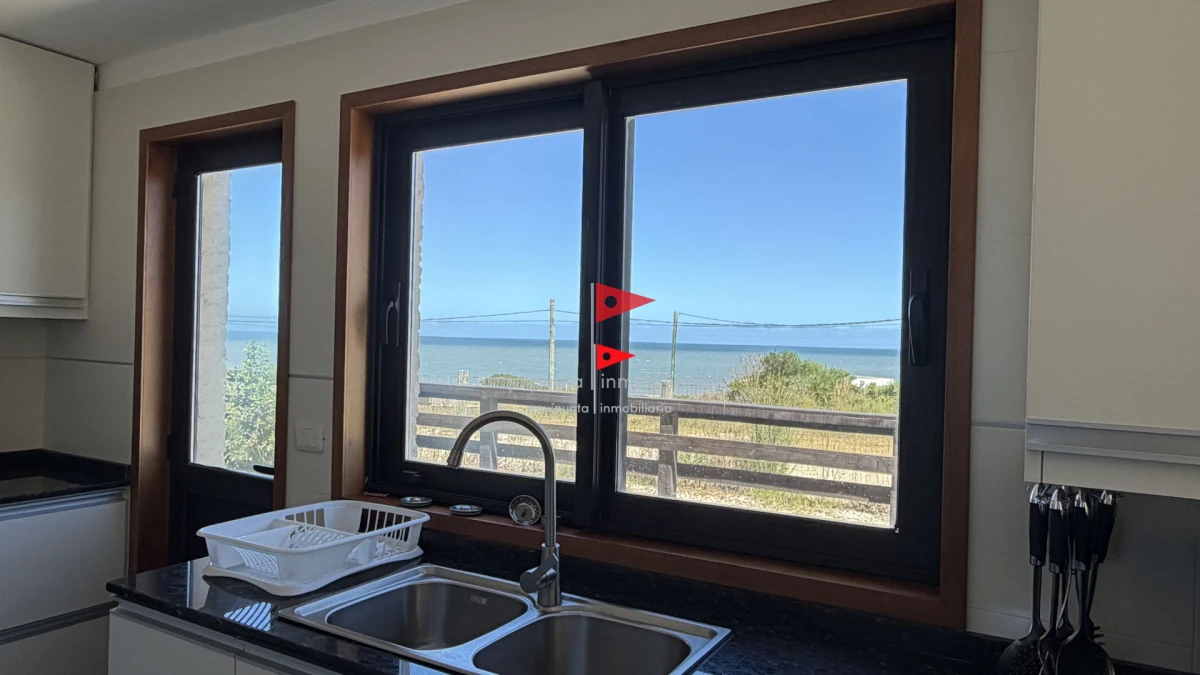 Casa ID.150 - Amplia Casa con 4 Dormitorios y Vista al Mar - Punta Colorada