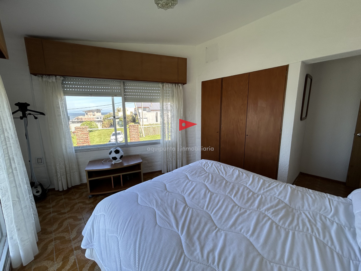 Casa ID.73 - Casa de 2 pisos 3 dormitorios 2 baños frente al mar en venta en Punta Colorada