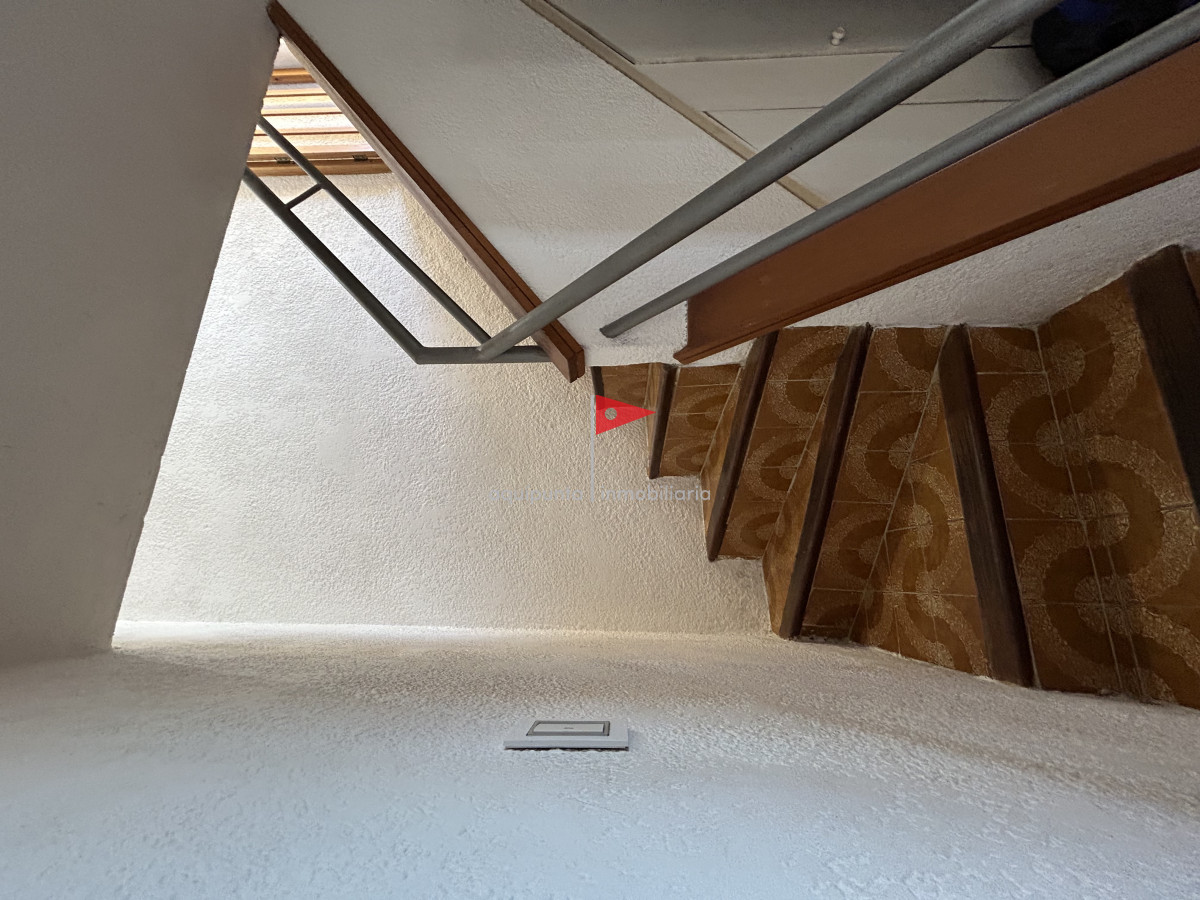 Casa ID.73 - Casa de 2 pisos 3 dormitorios 2 baños frente al mar en venta en Punta Colorada