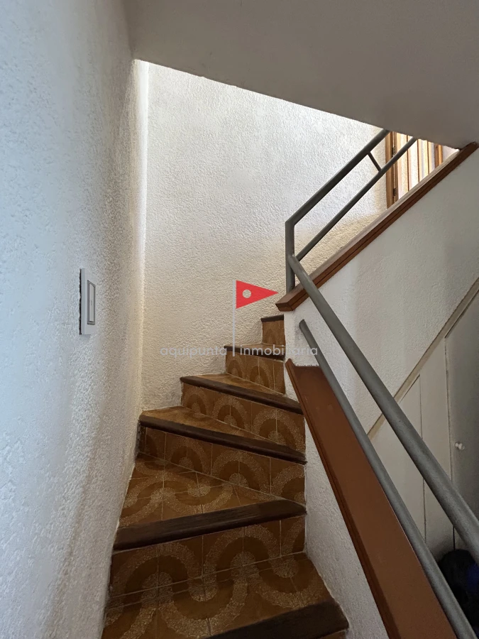 Casa ID.73 - Casa de 2 pisos 3 dorm 2 b frente al mar en venta P Colorada