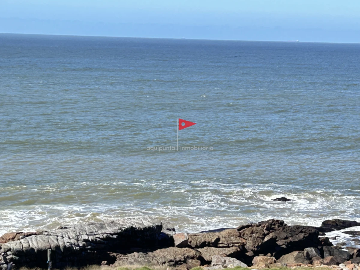 Casa ID.73 - Casa de 2 pisos 3 dorm 2 b frente al mar en venta P Colorada