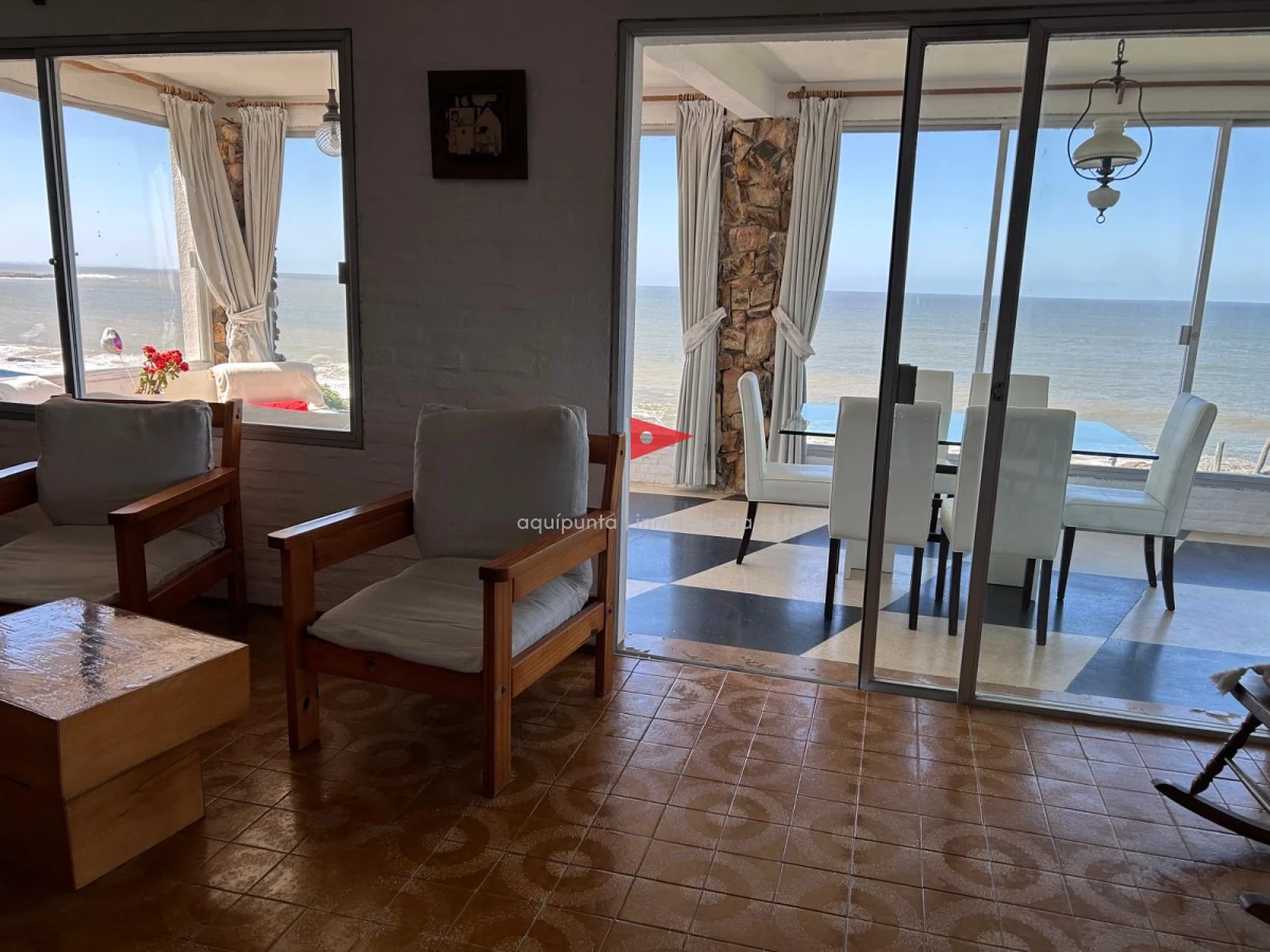 Casa ID.73 - Casa de 2 pisos 3 dorm 2 b frente al mar en venta P Colorada