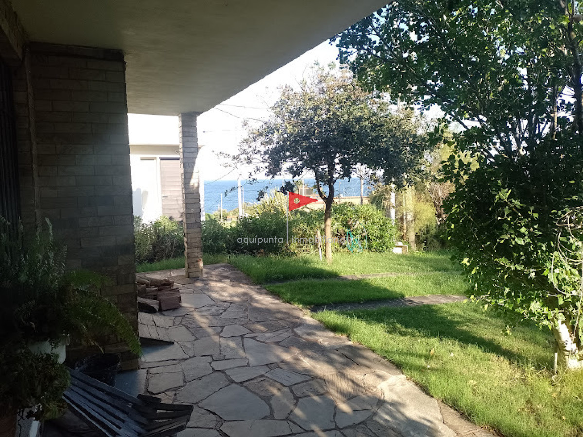 Casa ID.75 - Casa en alquiler temporal en Punta Colorada 3 dormitorios 2 baños muy cómoda y con sombra natural 