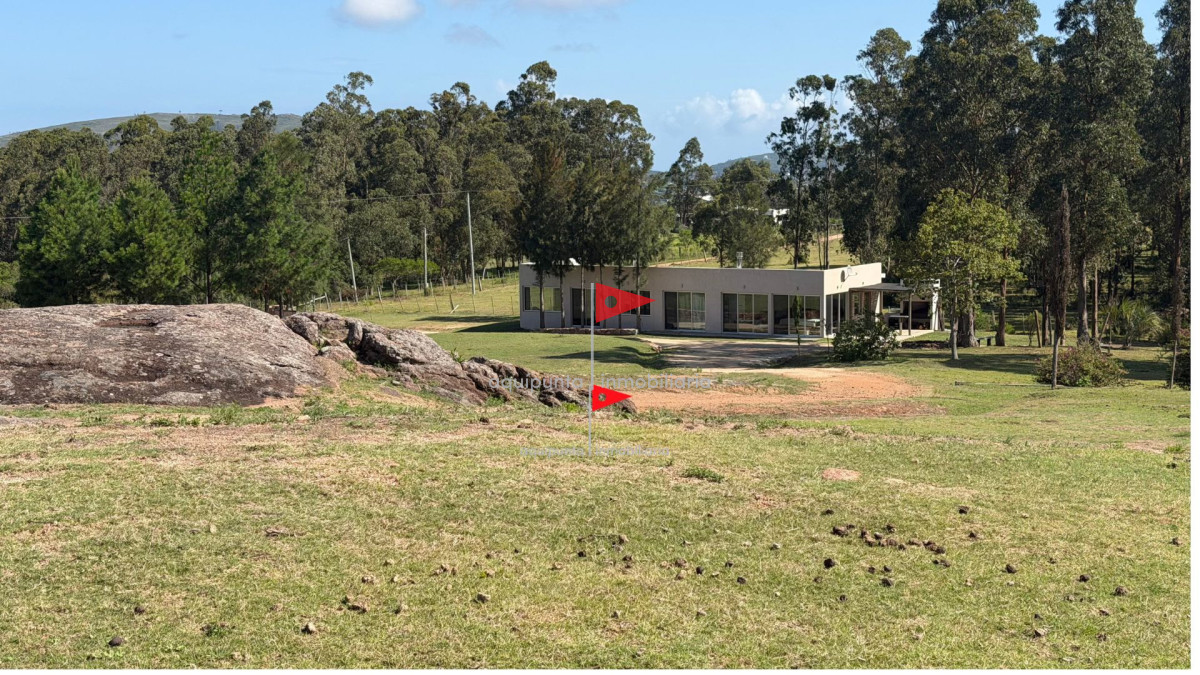 Chacra ID.129 - Chacra con tajamar y casas en Piriápolis 