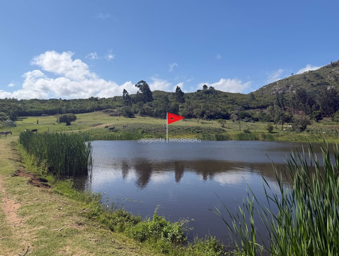 Chacra ID.129 - Chacra con tajamar y casas en Piriápolis 