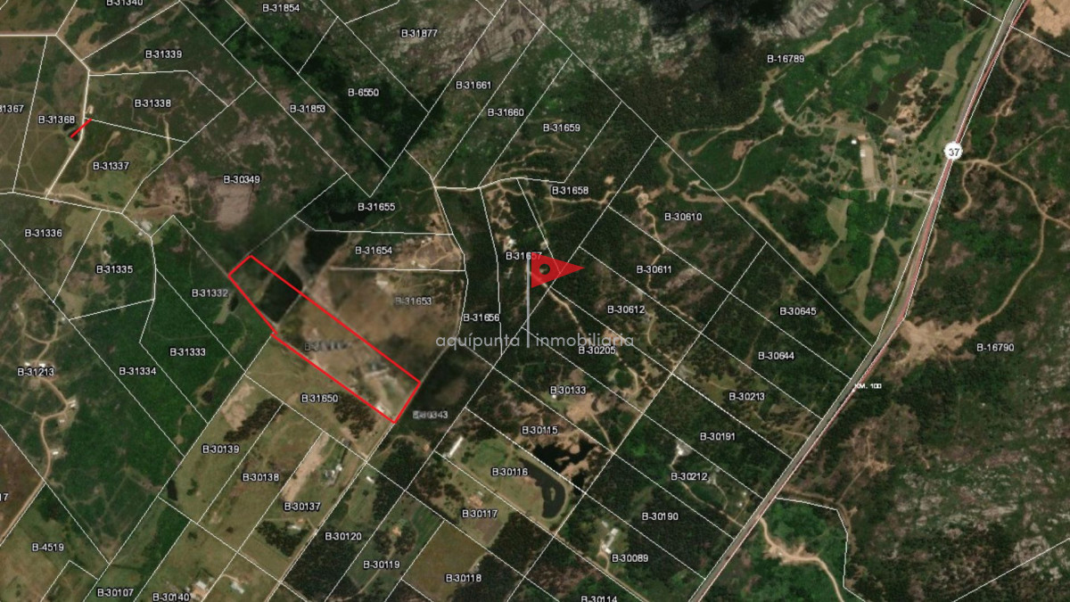 Chacra ID.129 - Chacra con tajamar y casas en Piriápolis 