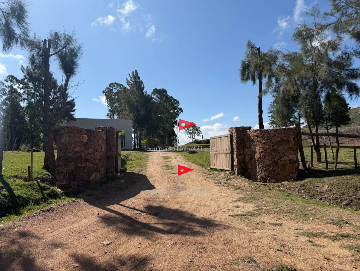 Chacra ID.129 - Chacra con tajamar y casas en Piriápolis 