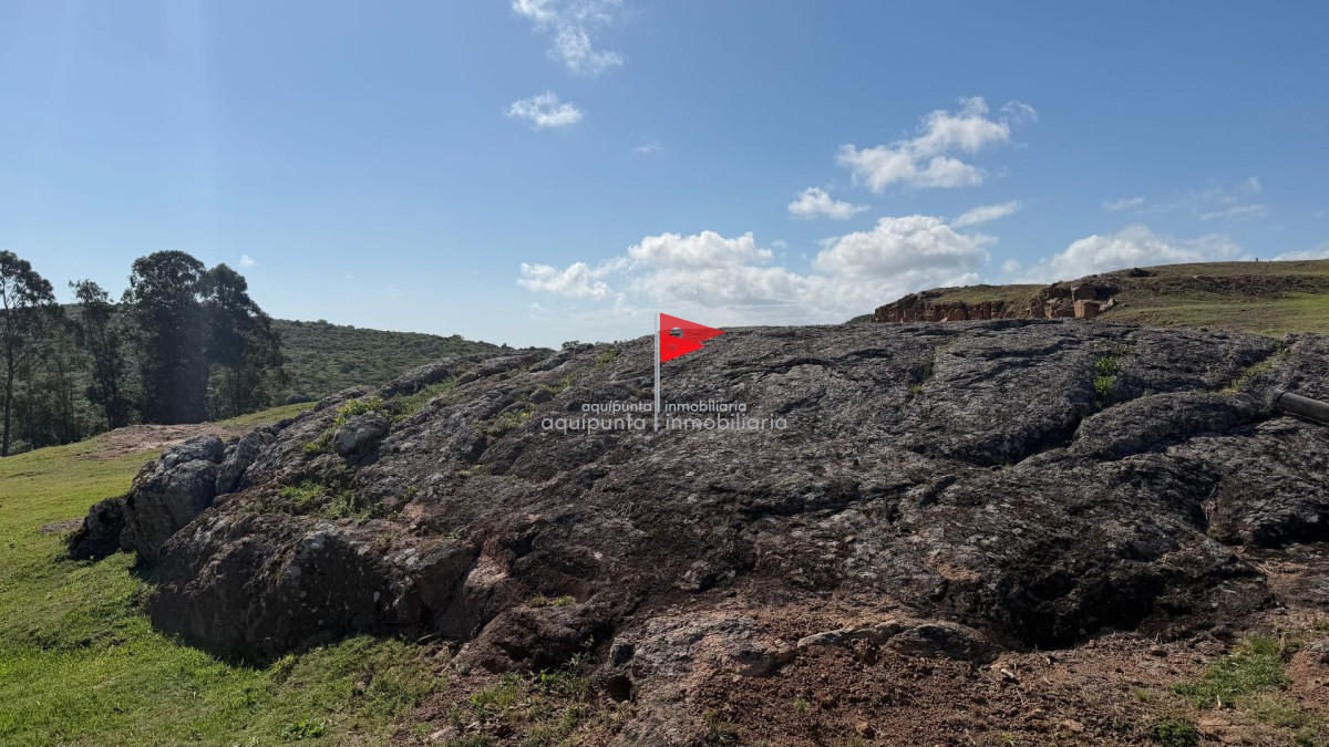 Chacra ID.129 - Chacra con tajamar y casas en Piriápolis 