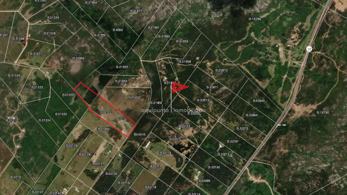 Chacra ID.129 - Chacra con tajamar y casas en Piriápolis 