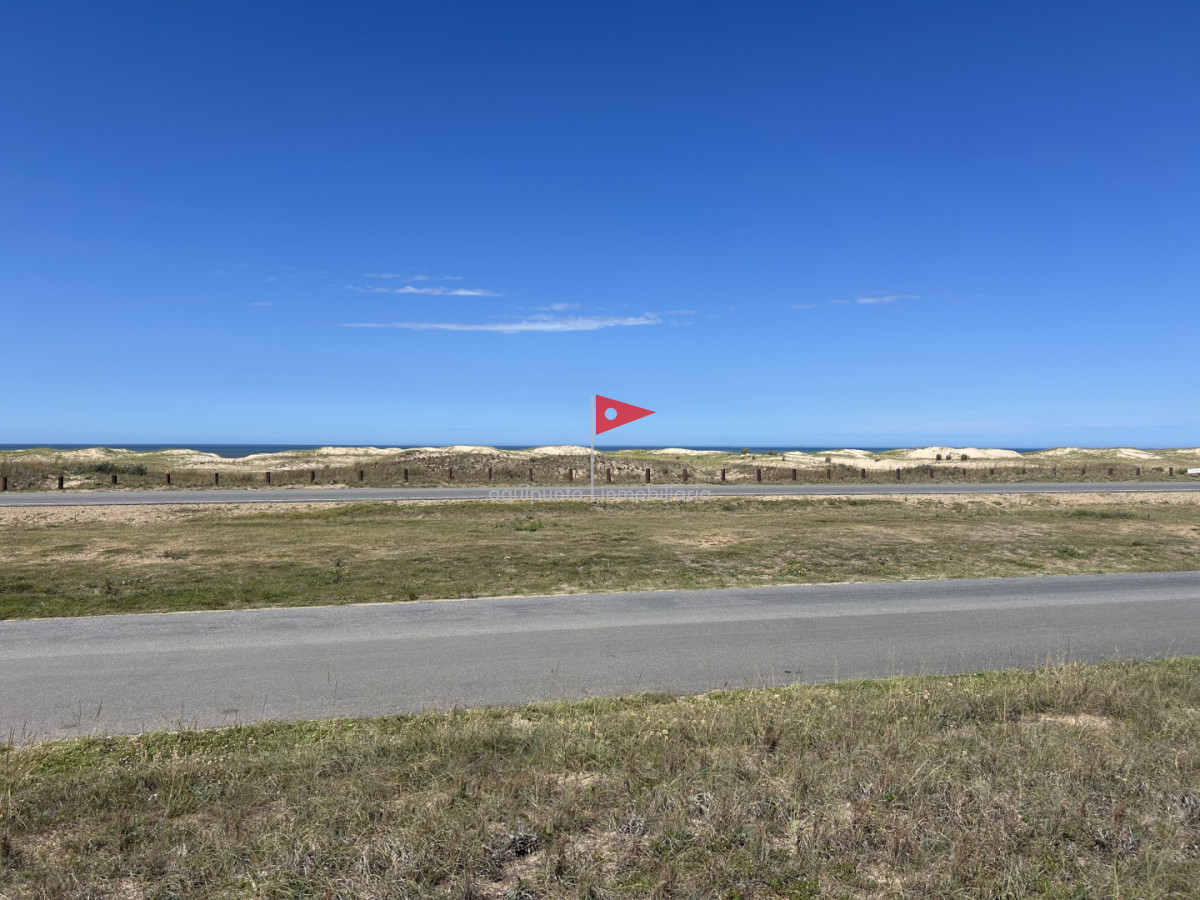 Terreno ID.235 - Venta terreno esquina punta Negra frente al mar