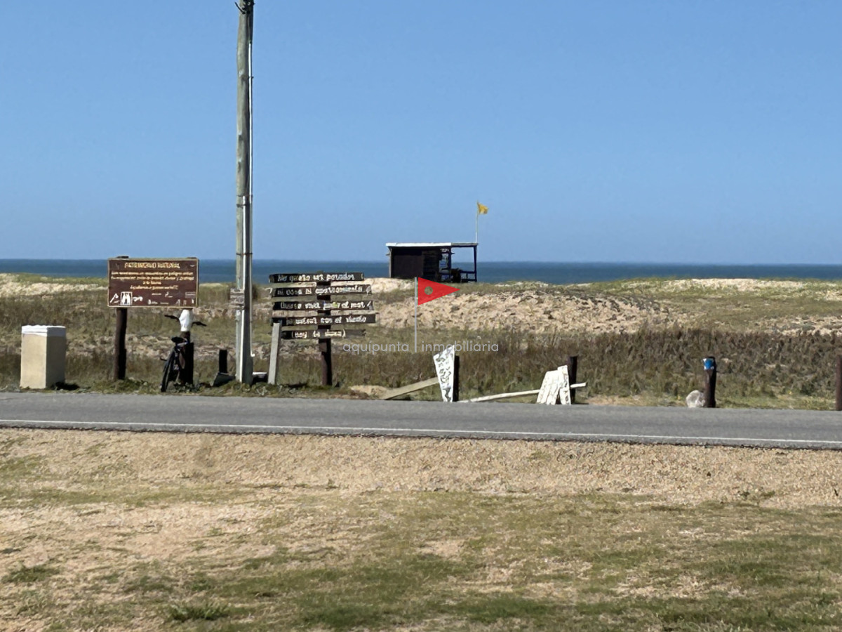 Terreno ID.235 - Venta terreno esquina punta Negra frente al mar