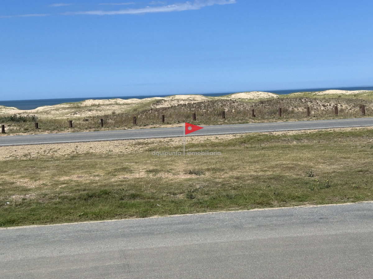 Terreno ID.235 - Venta terreno esquina punta Negra frente al mar