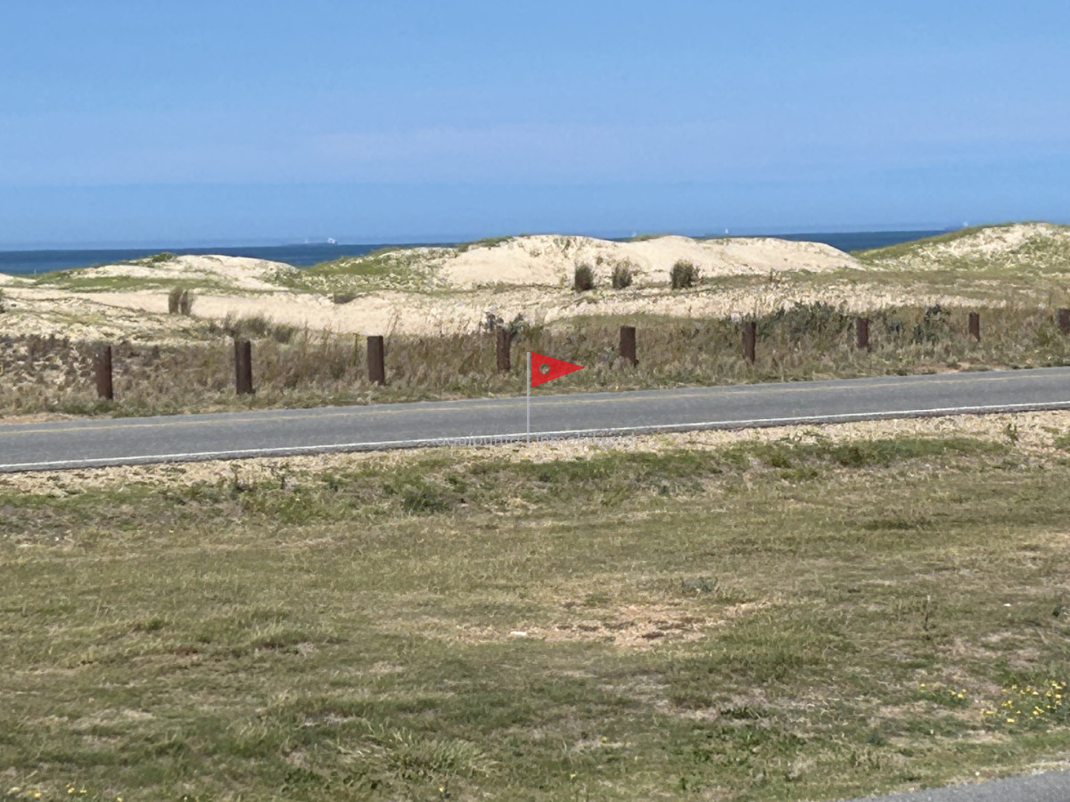 Terreno ID.235 - Venta terreno esquina punta Negra frente al mar