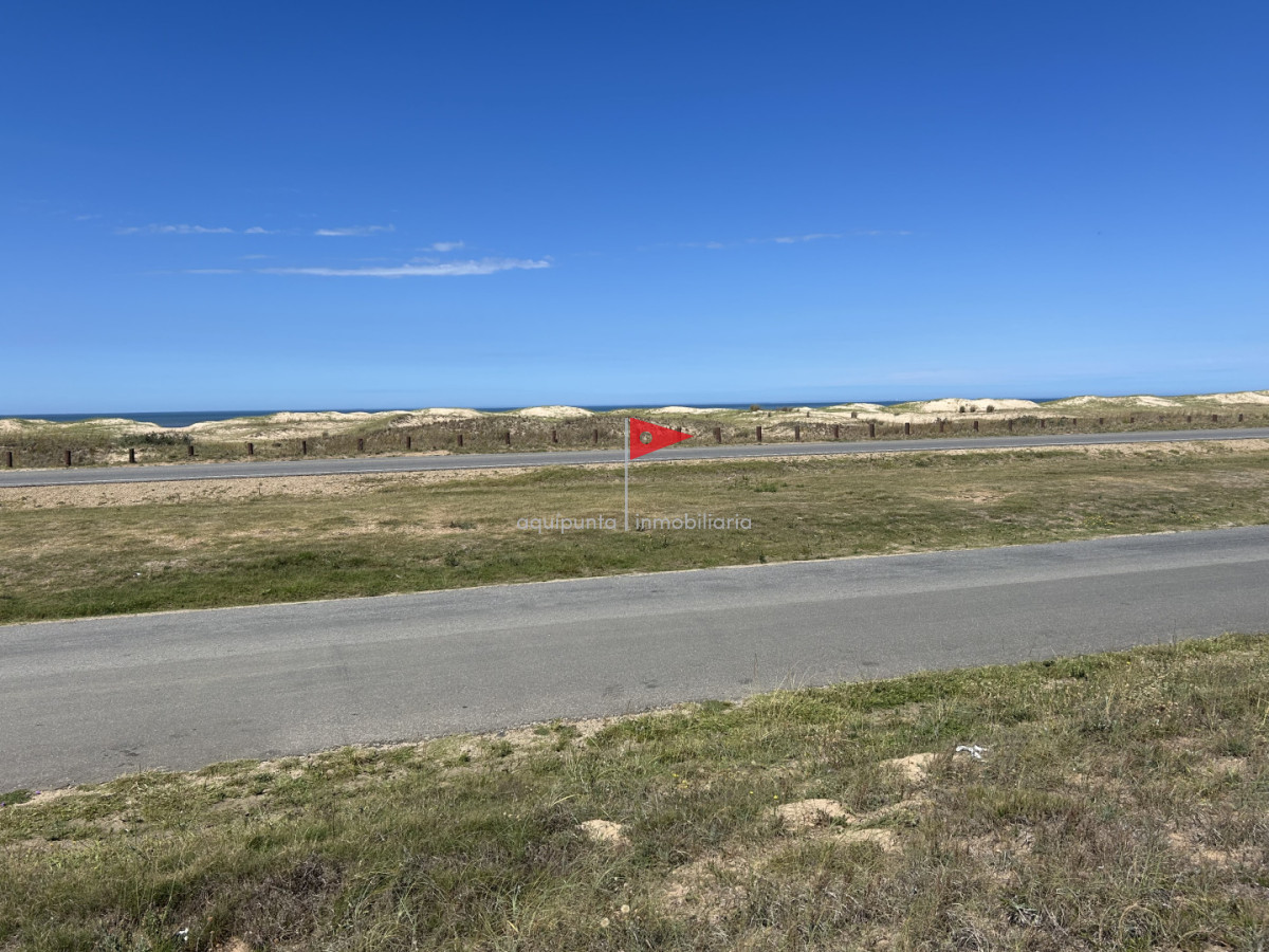 Terreno ID.235 - Venta terreno esquina punta Negra frente al mar