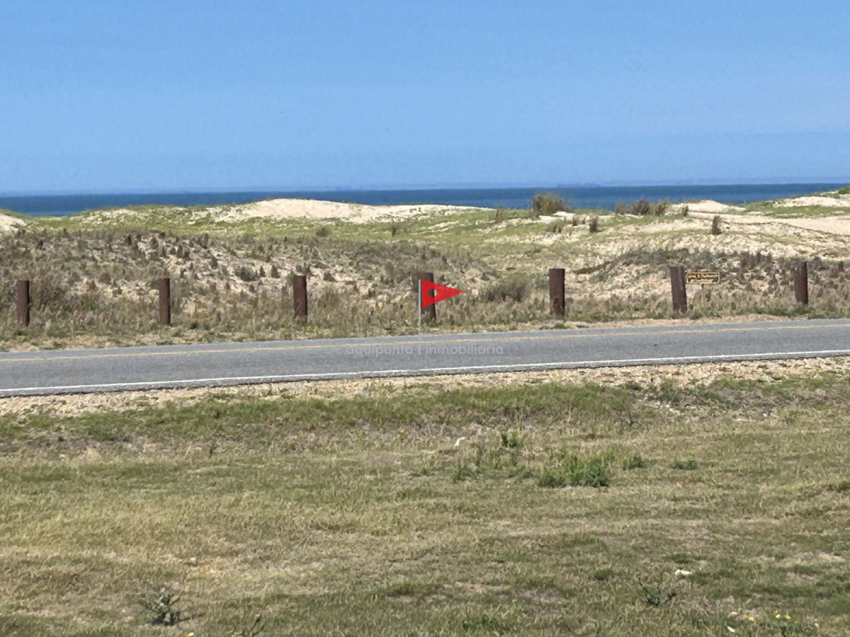 Terreno ID.235 - Venta terreno esquina punta Negra frente al mar