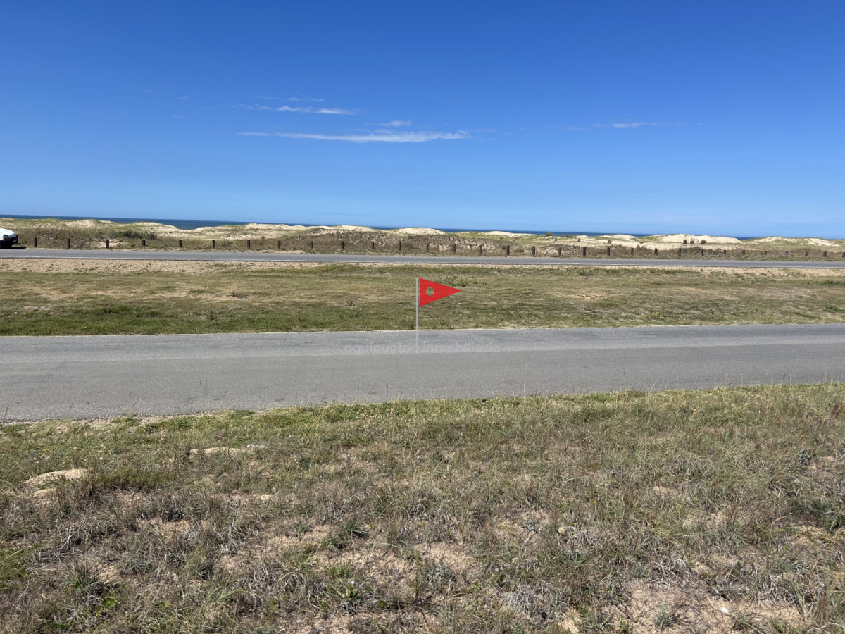 Terreno ID.235 - Venta terreno esquina punta Negra frente al mar