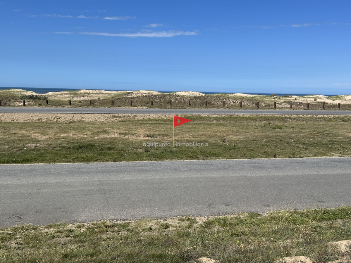 Terreno ID.235 - Venta terreno esquina punta Negra frente al mar