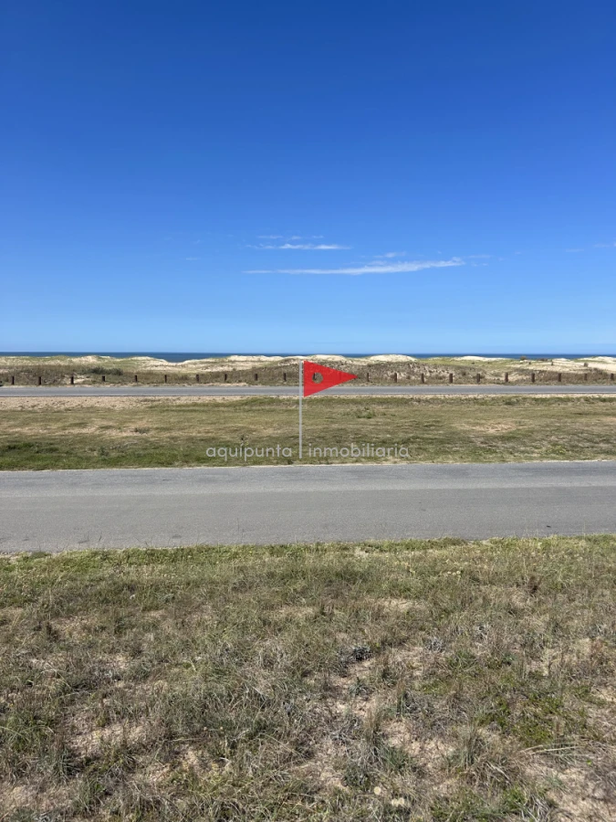 Terreno ID.235 - Venta terreno esquina punta Negra frente al mar