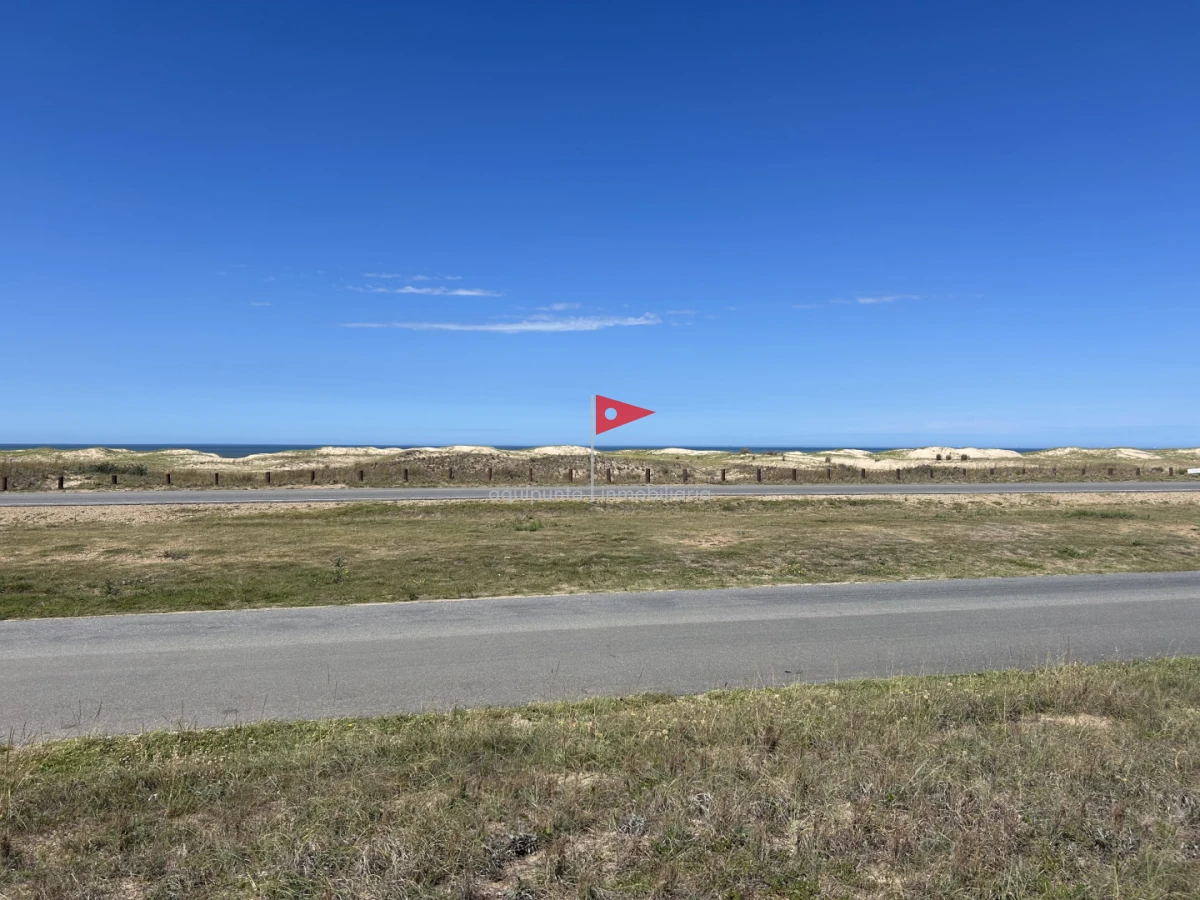Terreno ID.235 - Venta terreno esquina punta Negra frente al mar