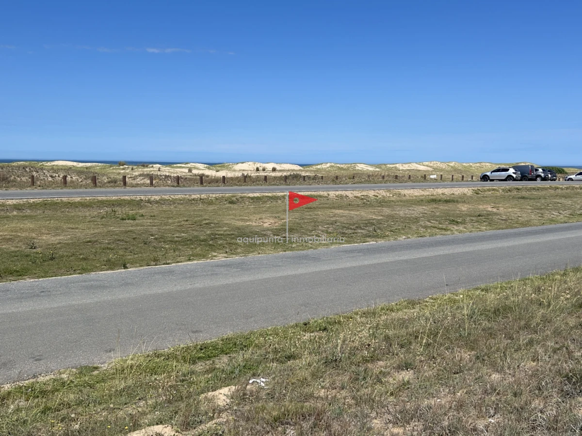 Terreno ID.235 - Venta terreno esquina punta Negra frente al mar