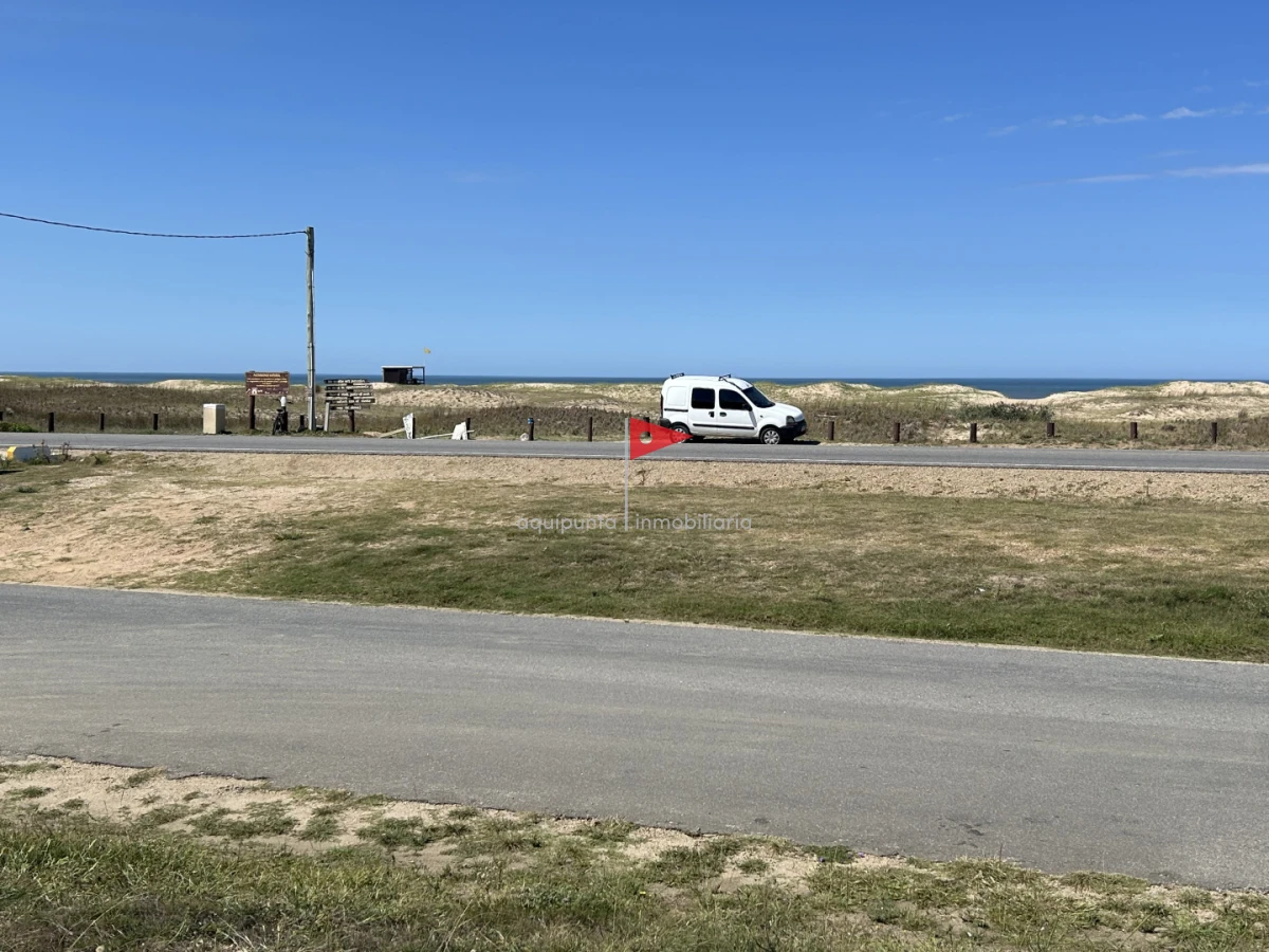 Terreno ID.235 - Venta terreno esquina punta Negra frente al mar