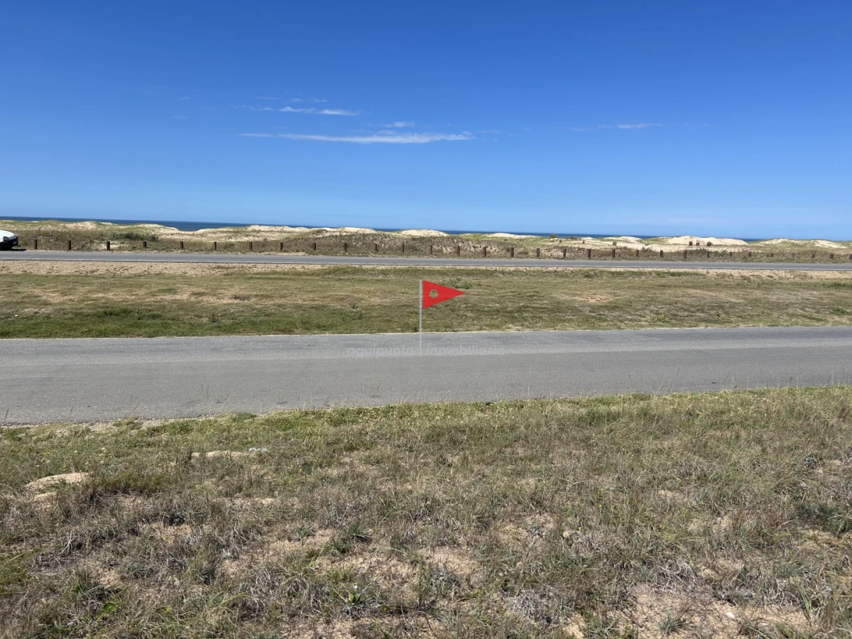 Terreno ID.235 - Venta terreno esquina punta Negra frente al mar