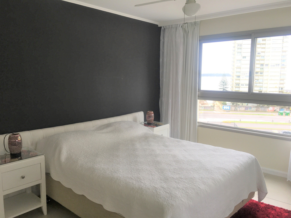 Apartamento ID.196 - Hermoso Apartamento 3 suites y dep. Primera linea de mar, Imperiale II, Punta del Este