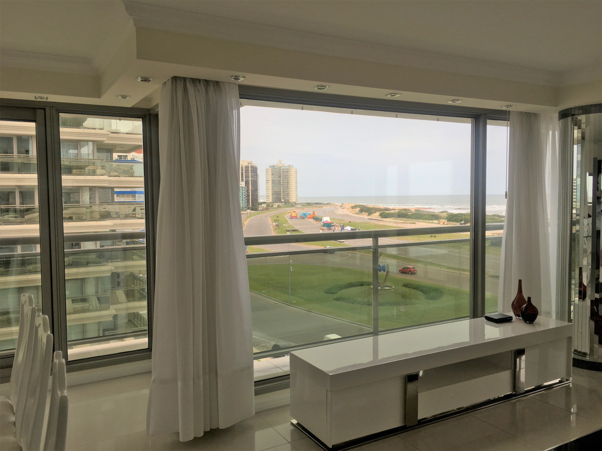 Apartamento ID.196 - Hermoso Apartamento 3 suites y dep. Primera linea de mar, Imperiale II, Punta del Este