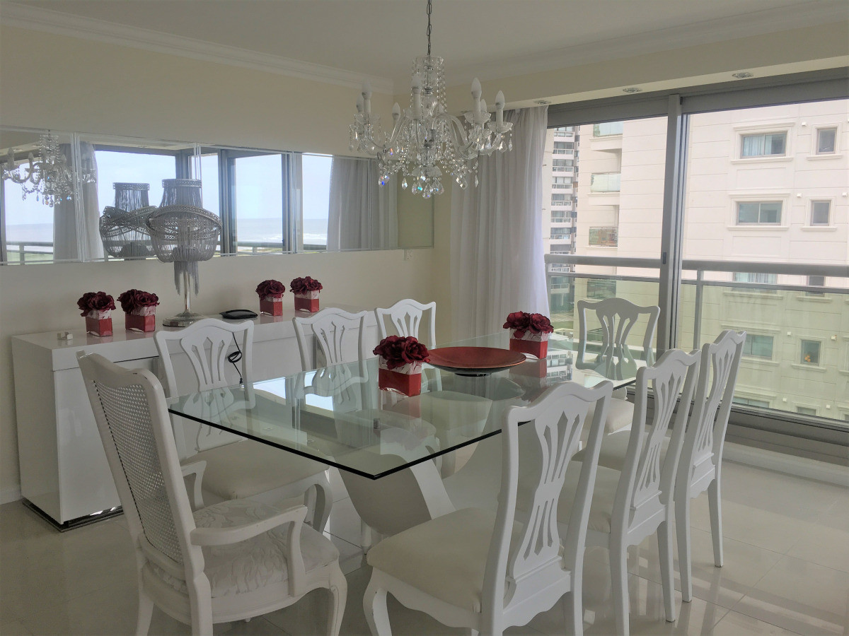 Apartamento ID.196 - Hermoso Apartamento 3 suites y dep. Primera linea de mar, Imperiale II, Punta del Este