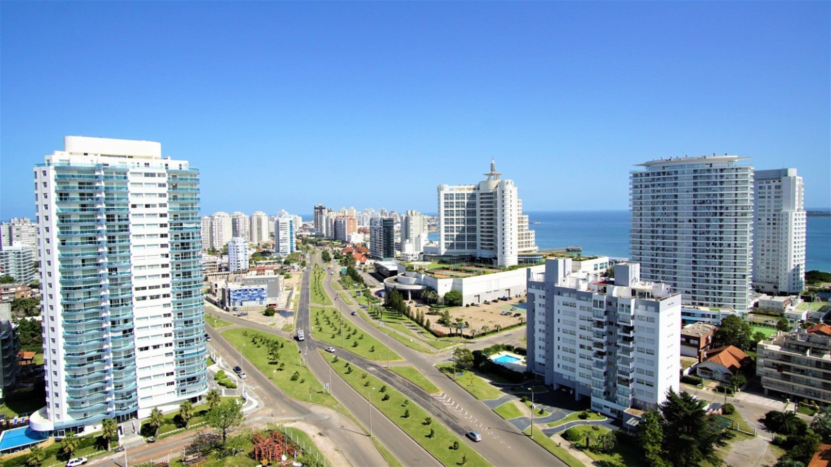 Apartamento ID.241 - Apartamento en Piso Alto, A Estrenar, 2 Dormitorios, Alexander Boulevard.