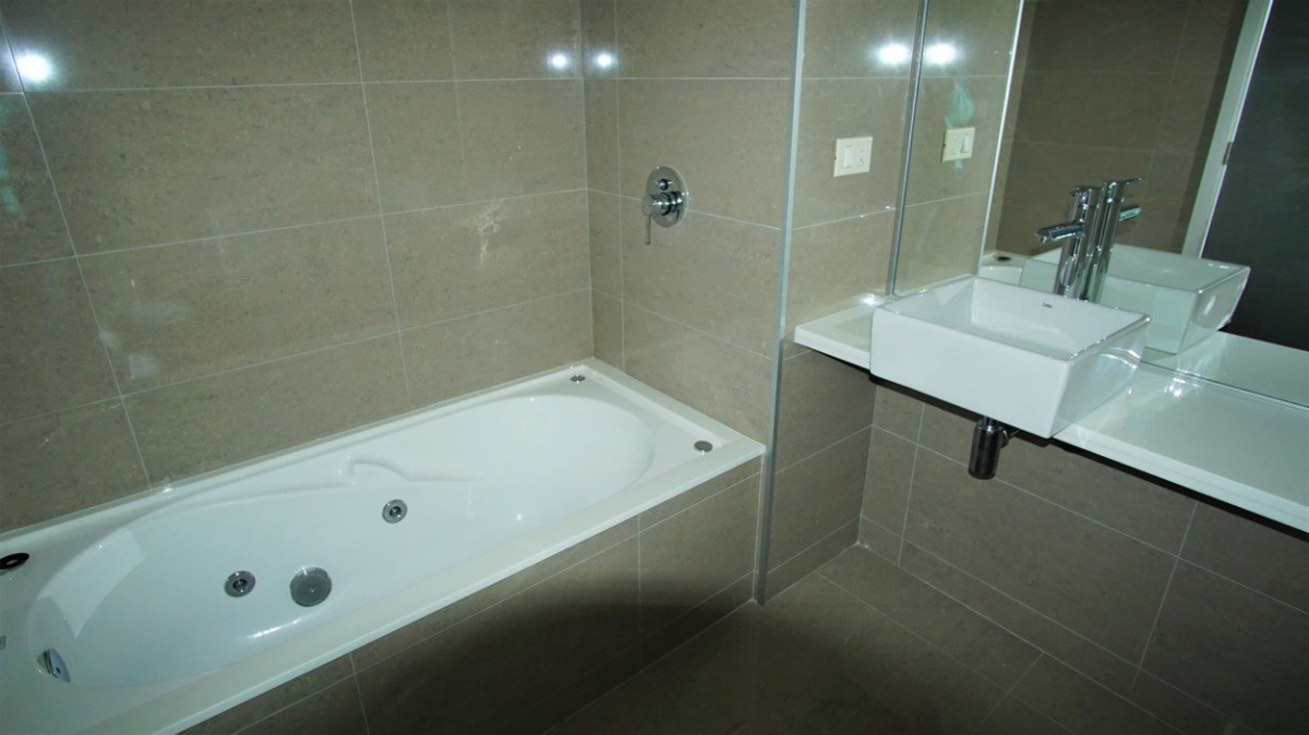 Apartamento ID.242 - Apartamento Esquinero, Piso Alto, 3 Dormitorios y Dep. Alexander Boulevard.