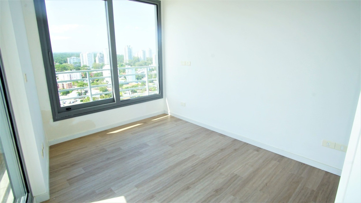 Apartamento ID.242 - Apartamento Esquinero, Piso Alto, 3 Dormitorios y Dep. Alexander Boulevard.