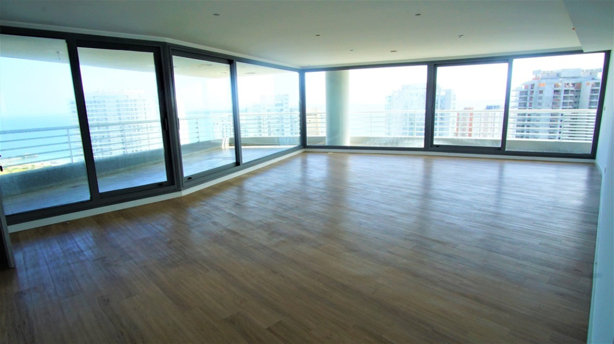 Apartamento ID.242 - Apartamento Esquinero, Piso Alto, 3 Dormitorios y Dep. Alexander Boulevard.