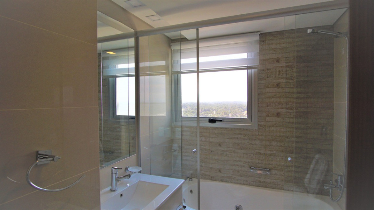 Apartamento ID.371 - Espléndido Apartamento, Piso Alto, 3 Dormitorios y Dep. Look Brava