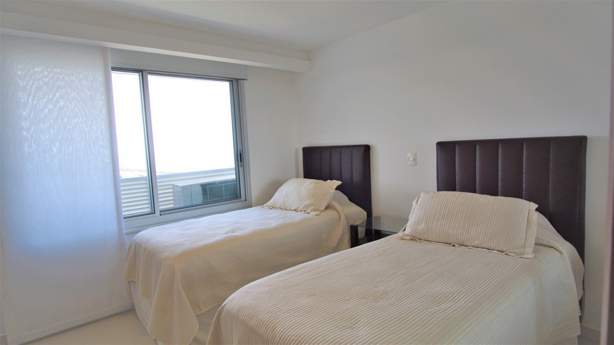 Apartamento ID.371 - Espléndido Apartamento, Piso Alto, 3 Dormitorios y Dep. Look Brava