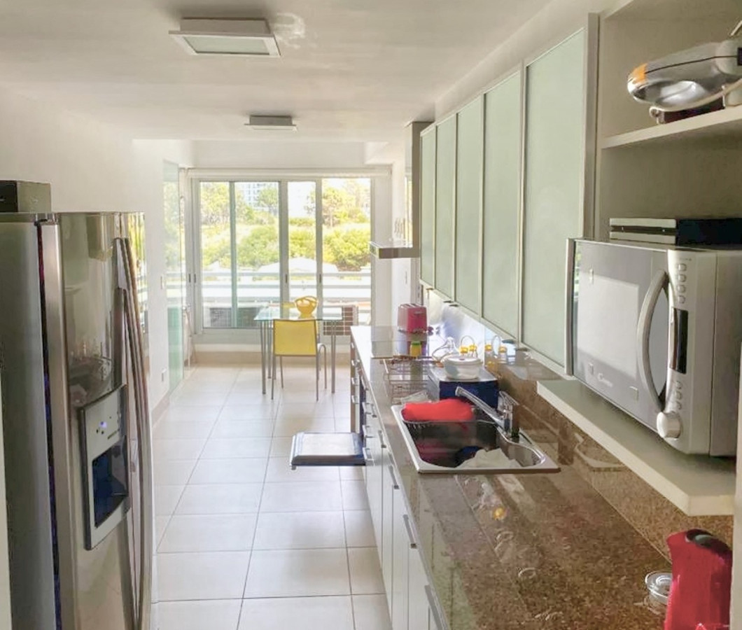 Apartamento ID.414 - Venta apartamento, 3 dormitorios en suite mas dependencia, Le Parc I, Playa Brava