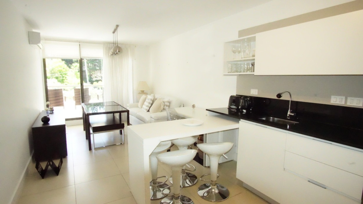 Apartamento ID.450 - En venta comodo apartamento 1 Dorm y medio, Unique, Punta del Este.