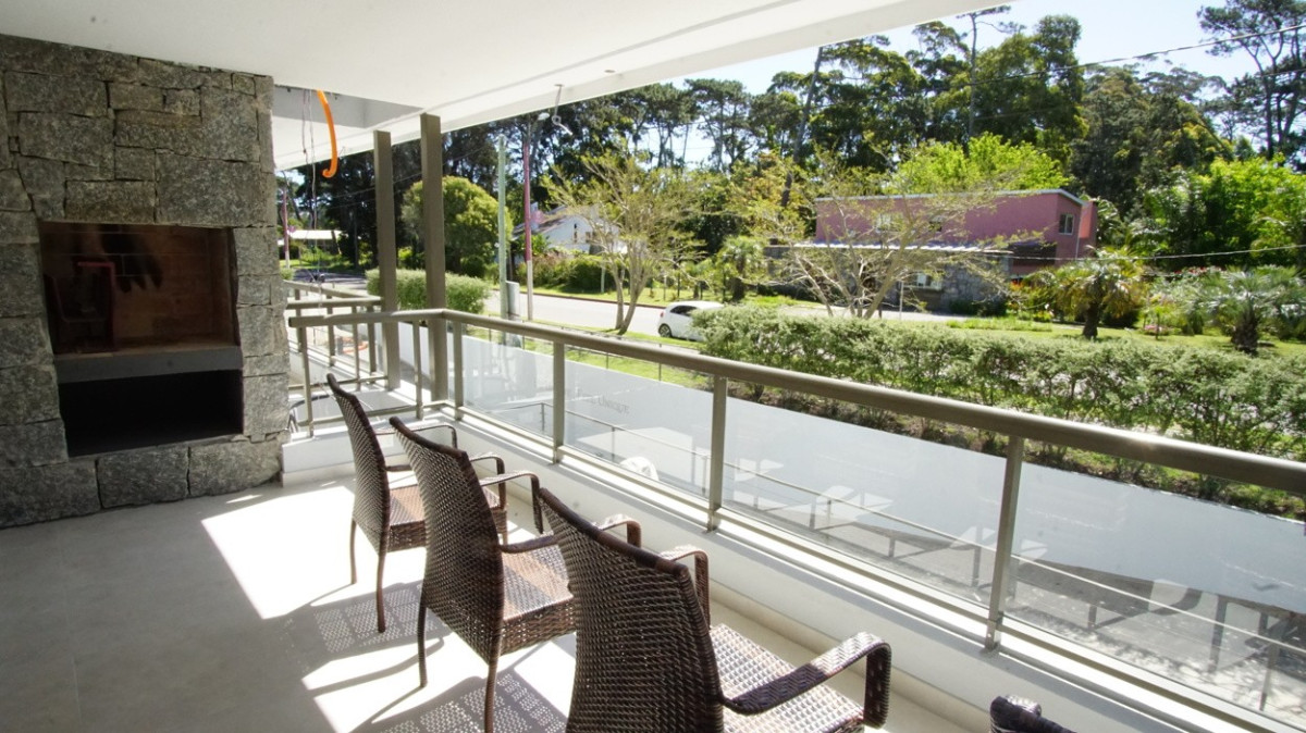 Apartamento ID.450 - En venta comodo apartamento 1 Dorm y medio, Unique, Punta del Este.