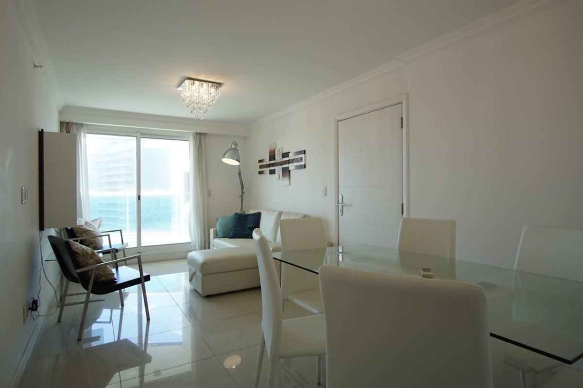Apartamento ID.533 - Moderno y confortable 2 dormitorios en Piso alto, Playa Mansa, Punta del Este.