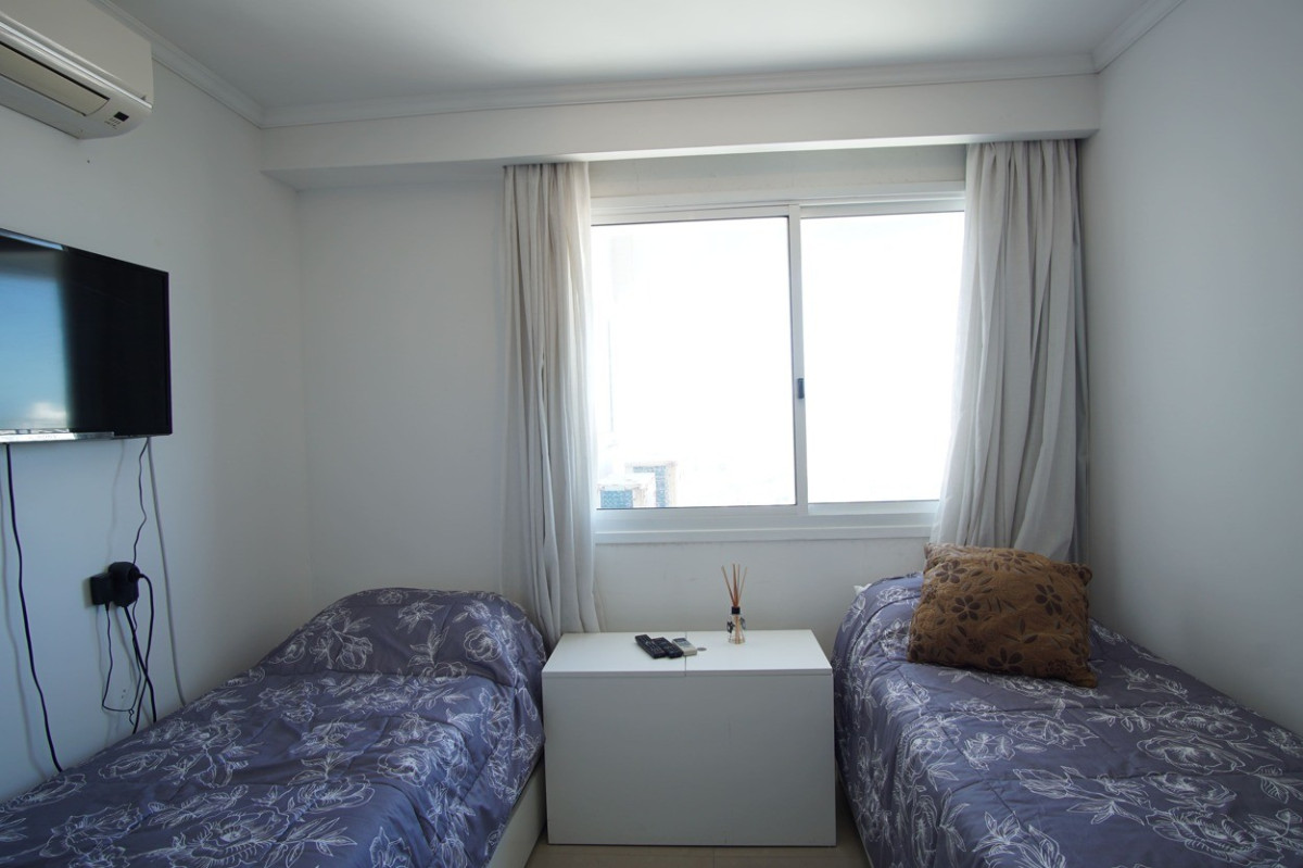 Apartamento ID.533 - Moderno y confortable 2 dormitorios en Piso alto, Playa Mansa, Punta del Este.