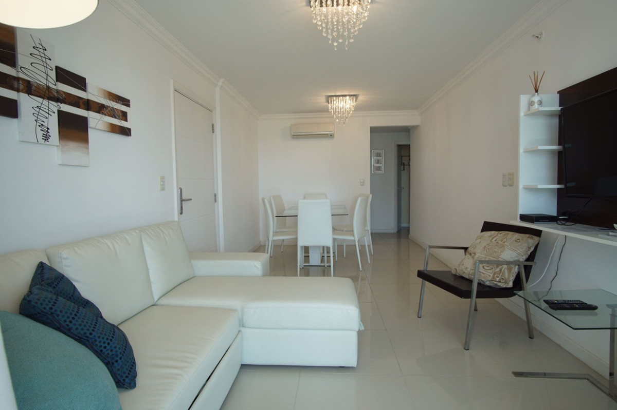 Apartamento ID.533 - Moderno y confortable 2 dormitorios en Piso alto, Playa Mansa, Punta del Este.