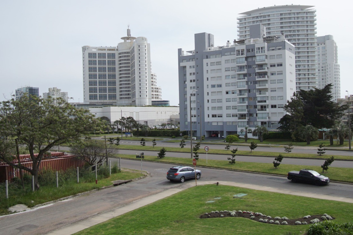 Apartamento ID.534 - Hermoso apartamento, 3 Suites, Alexander Boulevard, Playa Mansa, Punta del Este