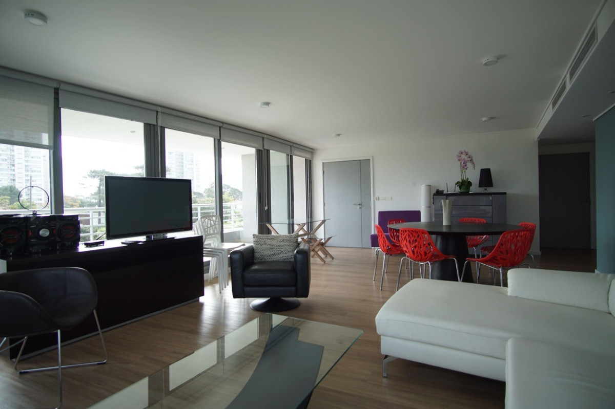 Apartamento ID.534 - Hermoso apartamento, 3 Suites, Alexander Boulevard, Playa Mansa, Punta del Este