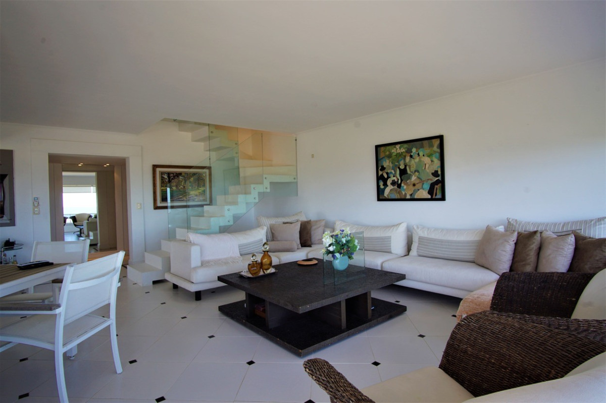 Apartamento ID.552 - Venta espectacular Penthouse Dúplex / 5 Suites y dep. Primera Fila, Rincón del Indio